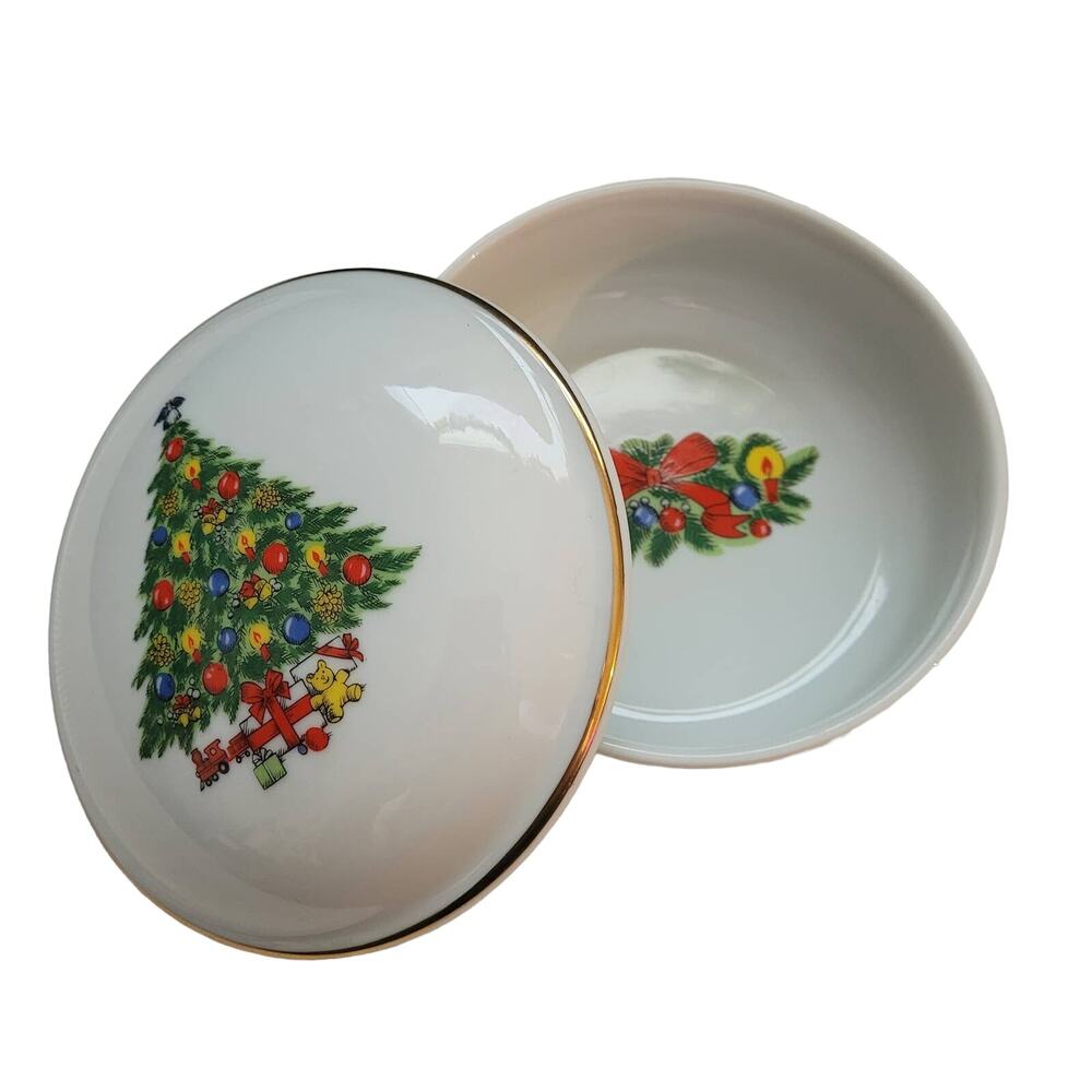 Cute Jamestown china "Christmas treasure" pattern trinket dish!